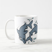 幸せなイルカのマグ コーヒーマグカップ (左)