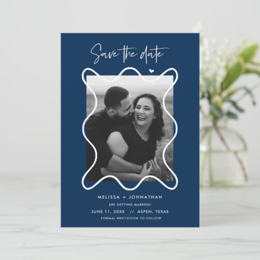 幸せなカップルがお知らせする結婚式のSave the Date セーブザデート (スタンド正面)