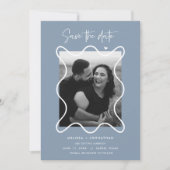 幸せなカップルがお知らせ ウェディングのご案内 セーブザデート (正面)