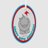 幸せなカバのクリスマス: 愛らしい休日の記念品 オーナメント (正面)