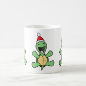 幸せなカメのクリスマス コーヒーマグカップ (中央)