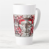 幸せなクリスマス – 2つのサンタ カフェラテマグ (右アングル)