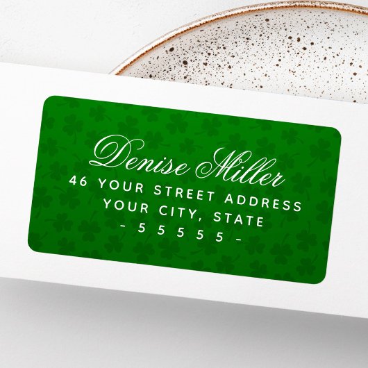 幸せなクローバーの葉の緑のセントパトリックの日 ラベル