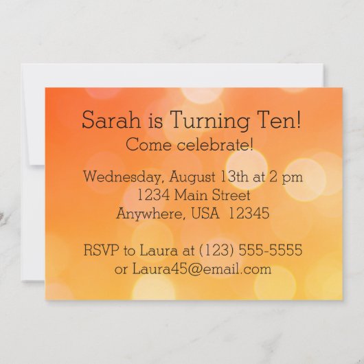 幸せなゴールデン・リトリーバーは誕生会の後をつけます 招待状 (裏面)