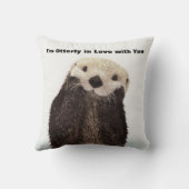 幸せなバレンタインデーのおもしろいなカワウソ クッション (裏面)