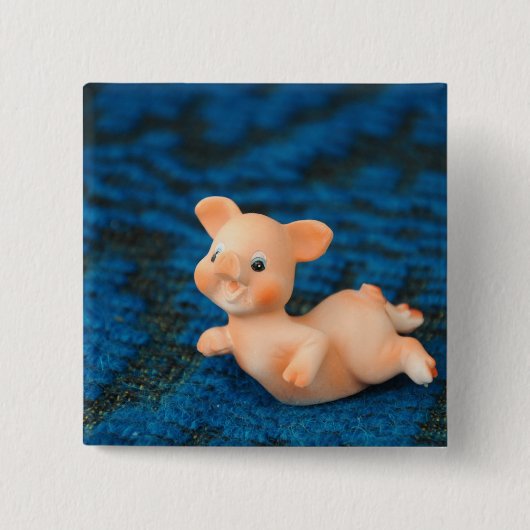 幸せなブタ 缶バッジ (正面)