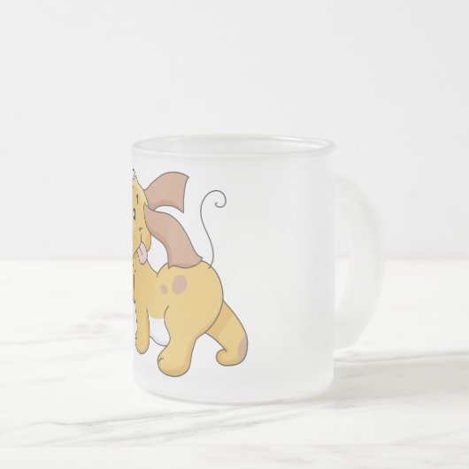 幸せなブラウン犬のTシャツおよびギフト フロストグラスマグカップ (正面右)