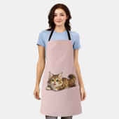 幸せなメインクーンの猫の温かみのあるポジティブなビジュアルデザイン エプロン (着用した状態)