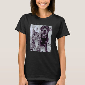幸せなロットワイラーの犬と自撮りする面白い猫 最高のペット Tシャツ