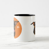 幸せな分Pinのミニチュア・ピンシャー犬のコーヒー・マグ ツートーンマグカップ (中央)