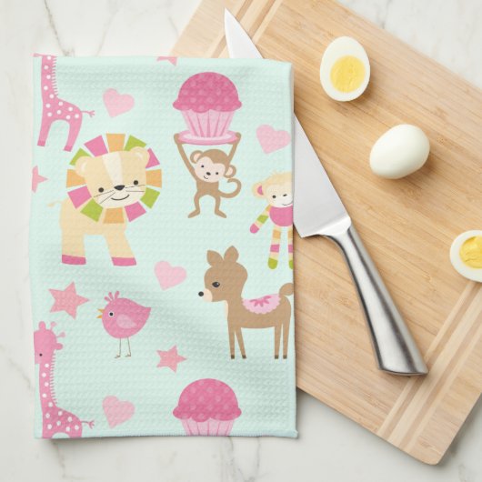 幸せな動物とおもちゃが登場するかわいいパターン キッチンタオル (四つ折り)