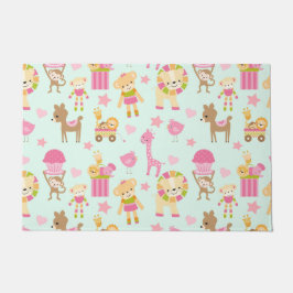 幸せな動物とおもちゃが登場するかわいいパターン ドアマット