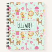 幸せな動物とおもちゃが登場するかわいいパターン ノートブック (正面)