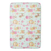 幸せな動物とおもちゃが登場するかわいいパターン バスマット (正面縦)