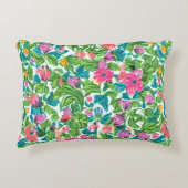 幸せな夏の庭の緑とピンクのフローラ アクセントクッション (正面)
