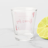幸せな女性の日をピンクに願う ショットグラス (裏面)