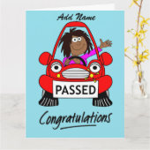 幸せな女性、ちょうどドライビングテストカードに合格 カード (黄色い花)