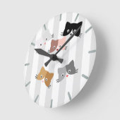 幸せな好奇心旺盛な子猫たち ラウンド壁時計 (傾斜)
