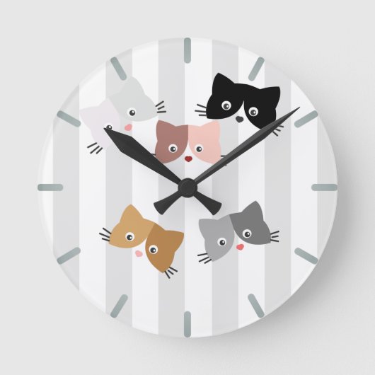 幸せな好奇心旺盛な子猫たち ラウンド壁時計 (正面)