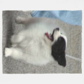 幸せな子犬 フリースブランケット (正面(横))
