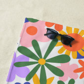 幸せな巨大な原色の花の爆発 ビーチタオル (インサイチュ)