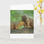 幸せな母の日-お母さんおよびベビーのリス カード (黄色い花)
