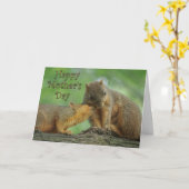 幸せな母の日-お母さんおよびベビーのリス カード (黄色い花)