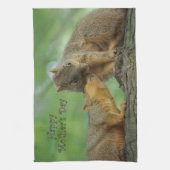 幸せな母の日-お母さんおよびベビーのリス キッチンタオル (縦)
