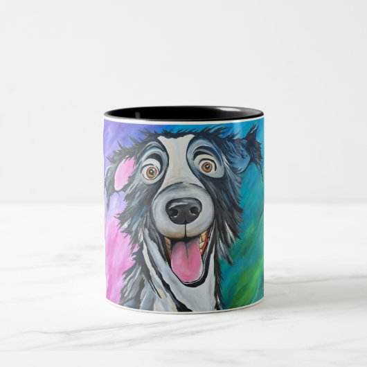 幸せな犬のマグカップ ツートーンマグカップ (中央)