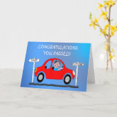 幸せな男が、試験カードdrivimgに合格した カード (黄色い花)