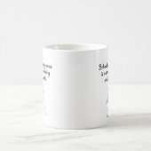 幸せな男の背後には - 面白い恋愛名言 コーヒーマグカップ (中央)