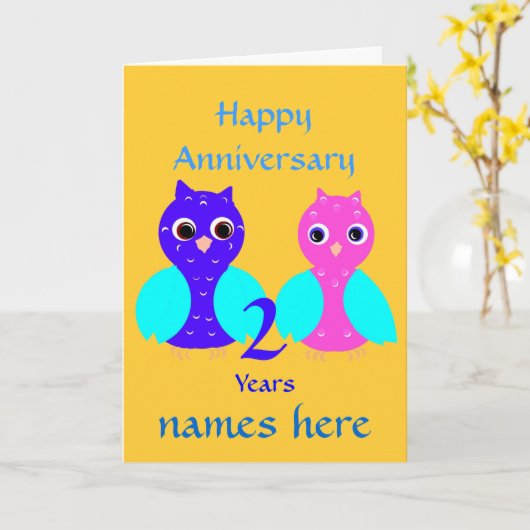 幸せな第2記念日のかわいいフクロウのカップルはカスタマイズ カード (黄色い花)