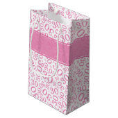 幸せな第30誕生日のピンクおよび白い数パターン スモールペーパーバッグ (裏面アングル)