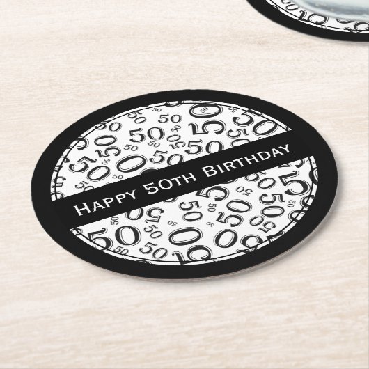 "幸せな第50誕生日"の黒くか白いパーティーのテーマRnd ラウンドペーパーコースター (アングル)