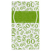 幸せな第60誕生日の緑および白い数パターン スモールペーパーバッグ (裏面)
