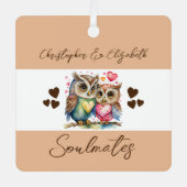 幸せな結婚をしたフクロウのソウルメイト(茶色) メタルオーナメント (正面)