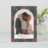 幸せな結婚式のクリスマス写真　フラワーのアーチ シーズンカード (スタンド正面)