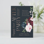 幸せな結婚式の後のパーティー バーガンディ & ネイビー フラワーズ エンクロージャーカード (スタンド正面)