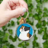 幸せな脂肪質の茶色のぶち猫の金属円形のKeychain キーホルダー (手)