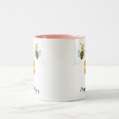 幸せな蜂とピンクの花とハニカム ツートーンマグカップ (中央)
