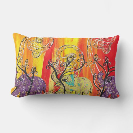 幸せな象パレードの枕 ランバークッション (正面)