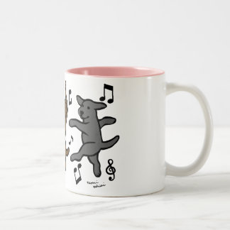 幸せな踊りのラブラドールのトリオの漫画 ツートーンマグカップ