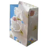 幸せな退職のギフトバッグは名前をカスタムするの花を加えます ミディアムペーパーバッグ (裏面アングル)