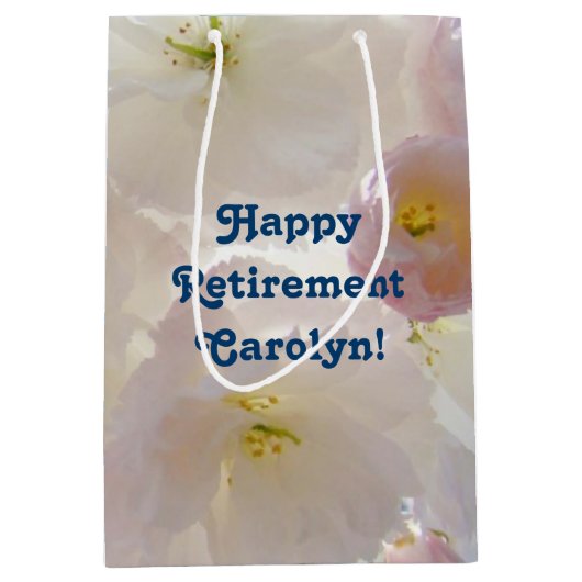 幸せな退職のギフトバッグは名前をカスタムするの花を加えます ミディアムペーパーバッグ (正面)