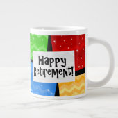 幸せな退職、原色の正方形のパーティー ジャンボコーヒーマグカップ (右)