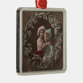 幸せなChristmasLittleの子供の抱き締めること メタルオーナメント (右)