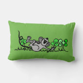 幸せなFieldMouseの緑の枕 ランバークッション (裏面)