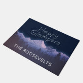 幸せなglampers素朴でカスタムな山のキャンプ ドアマット (アングル)