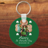 幸せなSt patricks dayシャムロックの家族の写真 キーホルダー (裏面)