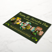 幸せなSt patricks dayシャムロックの家族の写真 箔シーズンカード (回転した状態)